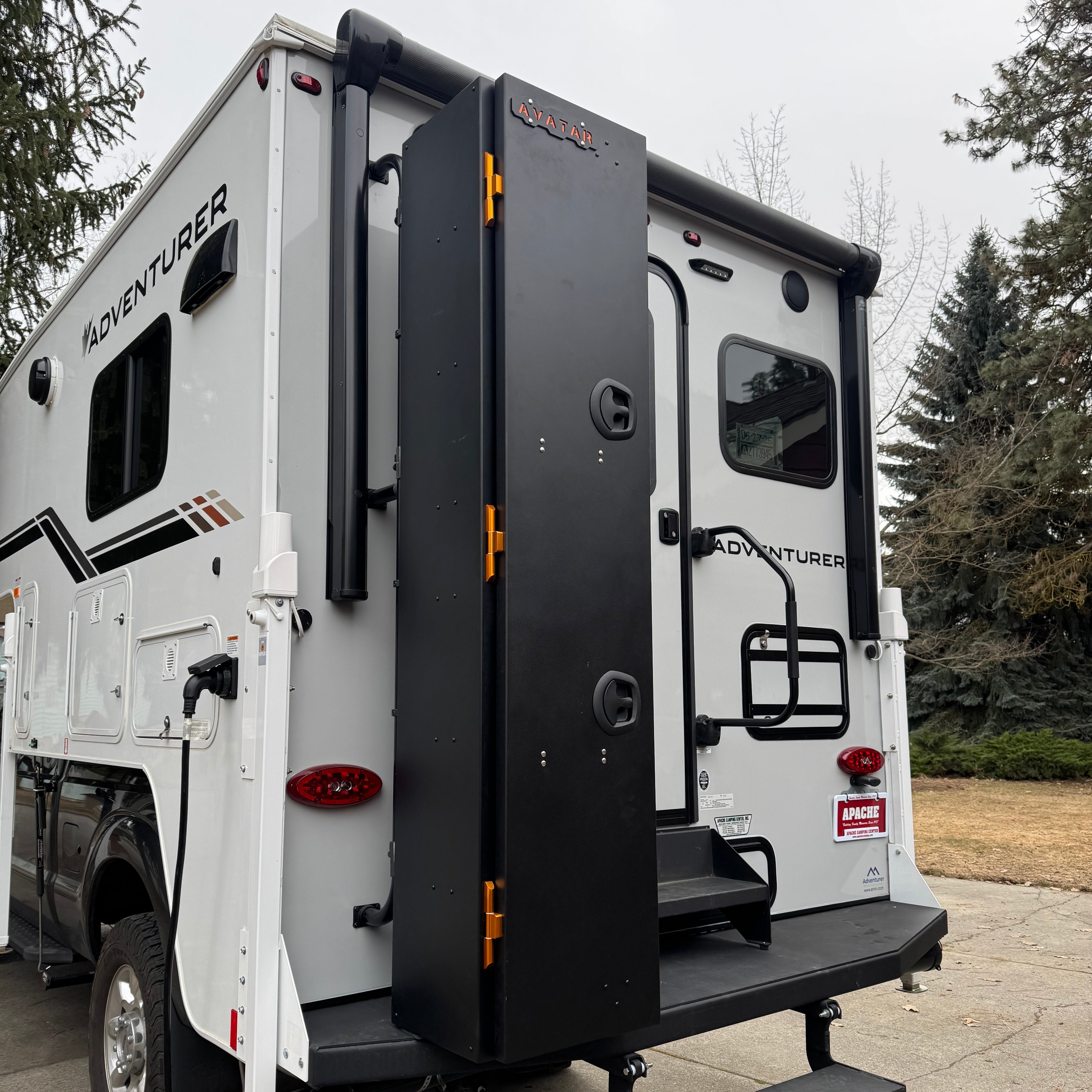 Avatar ski box on camper