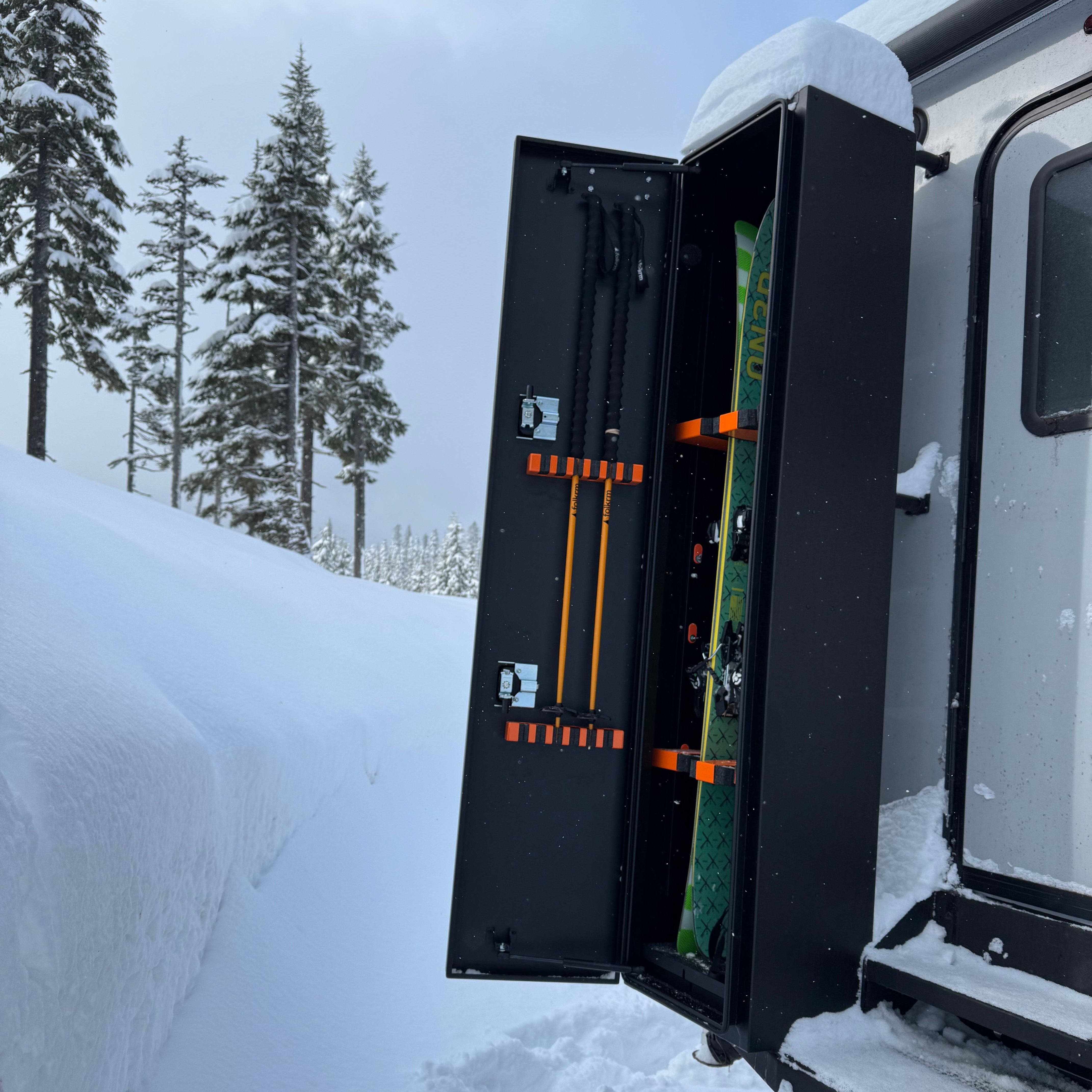Avatar ski box on camper